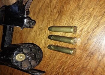 NA OPERAÇÃO FORÇA MÁXIMA POLICIAIS APREENDEM ARMA E MUNIÇÕES