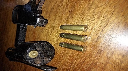 NA OPERAÇÃO FORÇA MÁXIMA POLICIAIS APREENDEM ARMA E MUNIÇÕES