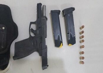ABORDAGEM POLICIAL APREENDE ARMA DE FOGO