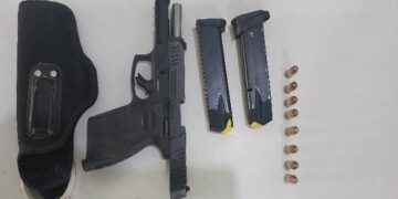 ABORDAGEM POLICIAL APREENDE ARMA DE FOGO