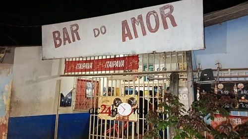 BAR DO AMOR: Criminosos passam atirando e deixam mulher ferida em Rio Branco