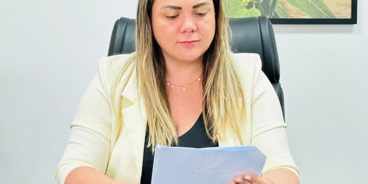 Implantação da Universidade Estadual de Rondônia é solicitada por Cláudia de Jesus