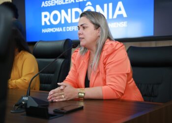 Cláudia de Jesus busca informações sobre exames de ressonância magnética em Rondônia