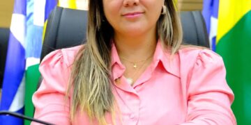 Cláudia de Jesus realiza audiência pública sobre acesso público a medicamentos