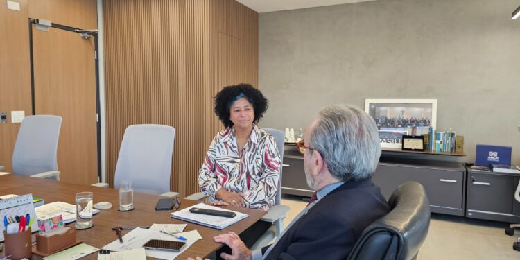 Deputada Sílvia Cristina pede apoio do CFM para ampliar número de anestesistas em Rondônia