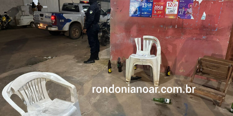 Dois homens foram premiados com tiros na zona leste.