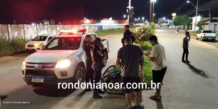 Ciclista fica lesionado ao colidir com veículo