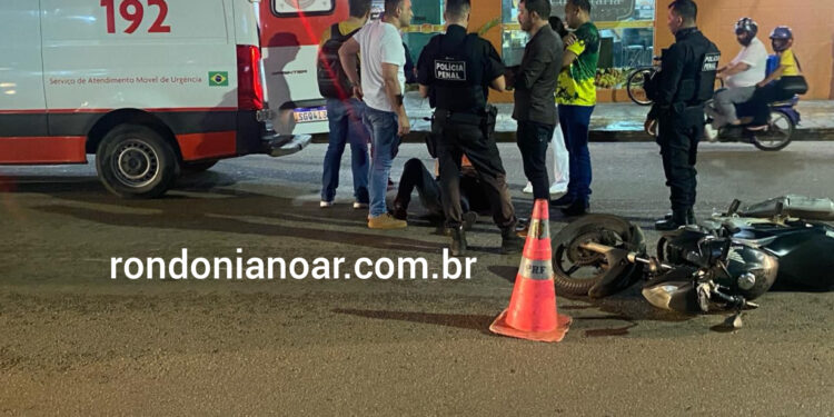 Motociclista é socorrido após perder o controle da moto