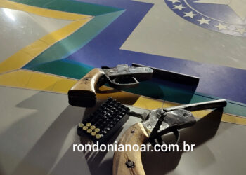 Homem é preso com duas armas calibre 22