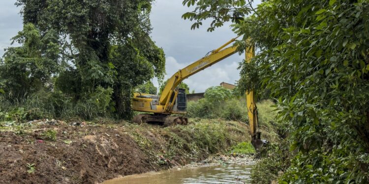 Prefeitura de Porto Velho intensifica trabalho em áreas de alagamentos