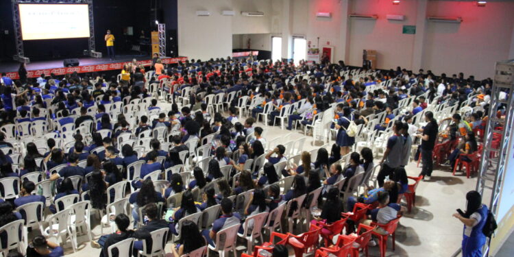 Aulão inaugural de preparação para o Enem 2024 reúne 1200 estudantes no “1º Encontro dos Terceirões” de Porto Velho