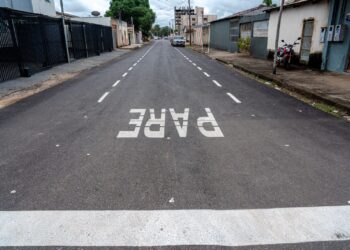 Pacote de obras leva recapeamento, sinalização das ruas e iluminação pública ao bairro Embratel