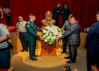 Em conjunto, Polícia Militar e Corpo de Bombeiros homenageiam Tiradentes, patrono das polícias militares