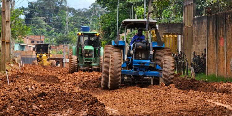 Terraplanagem e drenagem no bairro Planalto ultrapassam 30% de execução