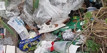 CRIME: O  descarte irregular de lixo é crime ambiental, obstrui canais e aumenta as alegações