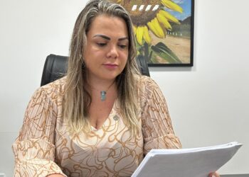 Cláudia de Jesus parabeniza governo após atualizar piso do magistério em Rondônia