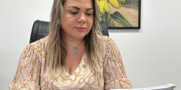 Cláudia de Jesus parabeniza governo após atualizar piso do magistério em Rondônia