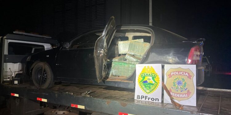 PF e BPFRON apreendem veículo carregado com 350kg de maconha