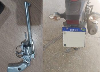 AÇÃO RÁPIDA DA POLÍCIA MILITAR RESULTA EM RECUPERAÇÃO DE MOTO FURTADA E APREENSÃO DE ARMA DE FOGO