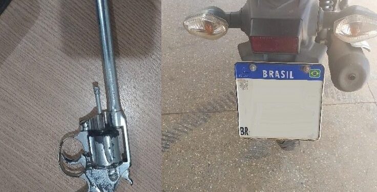 AÇÃO RÁPIDA DA POLÍCIA MILITAR RESULTA EM RECUPERAÇÃO DE MOTO FURTADA E APREENSÃO DE ARMA DE FOGO
