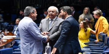Aprovada urgência para projeto que regulamenta pesquisa com humanos
