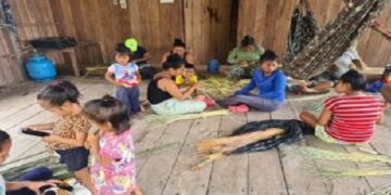 Por meio do artesanato, mulheres Paumari fortalecem a cultura do povo e promovem empoderamento feminino