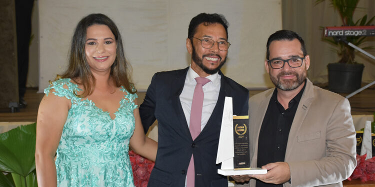 Ivan de Lara, consultor de marketing político, é agraciado com o Prêmio Notável
