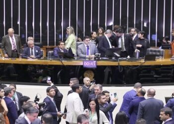 Proposta de regulamentação do trabalho de motoristas de aplicativo causa polêmica no Plenário