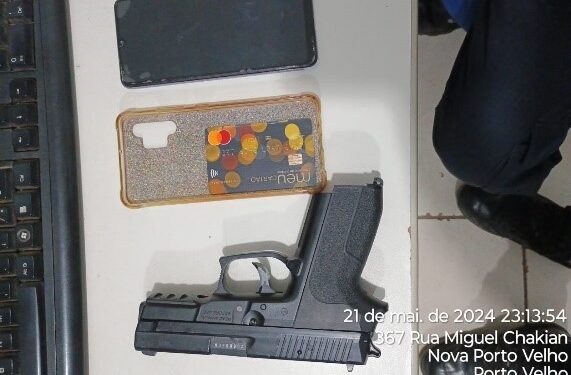 Mulher grita ” Pega ladrão” : PM APREENDE ARMA E PRENDE HOMEM ACUSADO DE ROUBOS E FURTOS EM PORTO VELHO