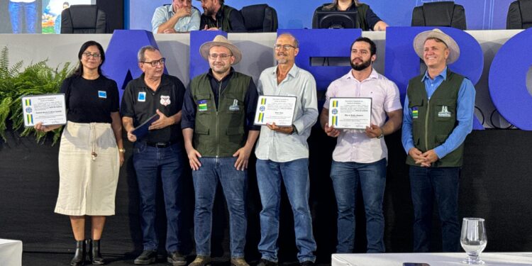 Assembleia Legislativa entrega votos de louvor à policiais na Rondônia Rural Show