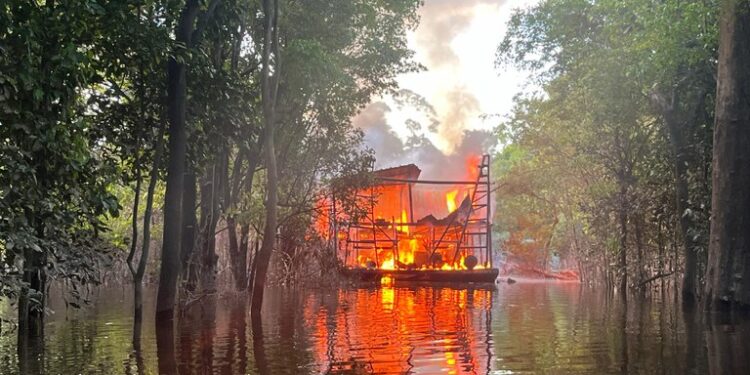 PF reprime extração ilegal de minério do ouro no leito do Rio Madeira