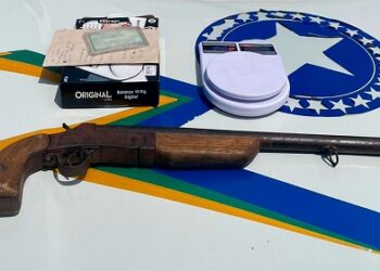 POLÍCIA MILITAR APREENDE ARMA DE FOGO E PRENDE SUSPEITO DE TRÁFICO DE DROGAS