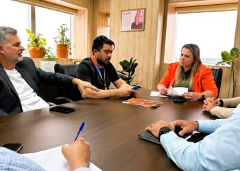 Cláudia de Jesus apresenta à SESAU propostas para desafogar e humanizar saúde