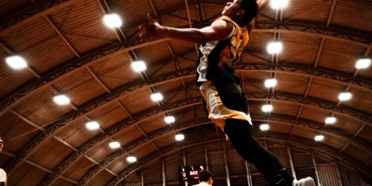 Jogador de Rondônia é contratado para jogar basquete no flamengo