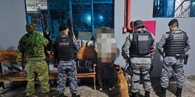 PASSAGEIRO DE ÔNIBUS É PRESO PELA POLÍCIA MILITAR COM QUASE 4 KG DE MACONHA