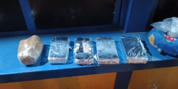 Mulher é presa pela Polícia Militar com quatro quilos de entorpecentes em ônibus