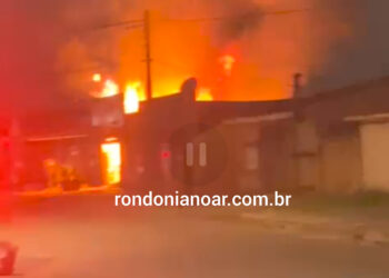 Vídeo:Incêndio destrói loja de artigos religiosos