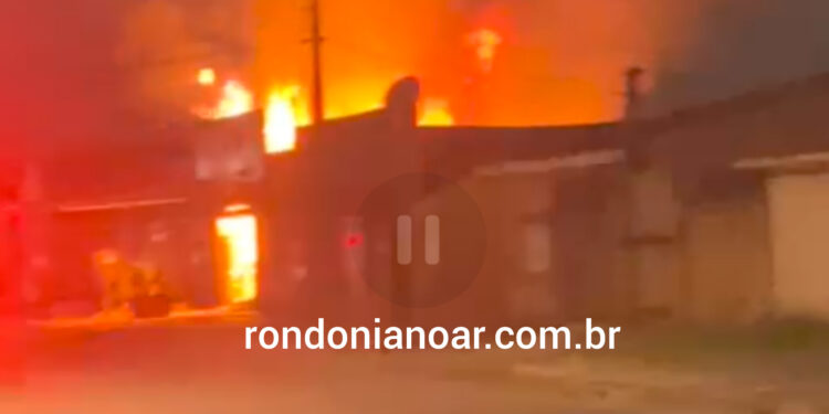 Vídeo:Incêndio destrói loja de artigos religiosos