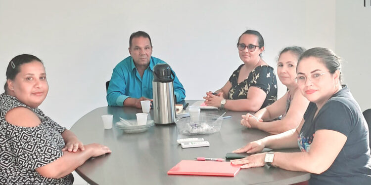 Vereador Jurandir Bengala recebe solicitações da equipe da Creche Encantos de Nova Mutum