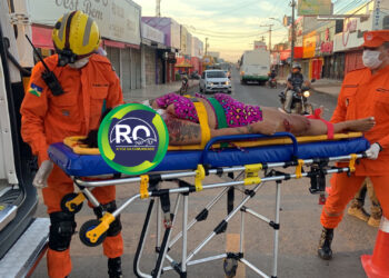 Mulher é socorrida ao João Paulo II após colidir com ônibus