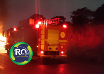 Vídeo BR-364: Bombeiros consegue controlar fogo que consumia  BMW em Porto Velho