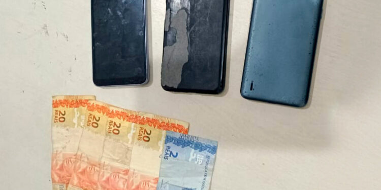 POLÍCIA MILITAR RECUPERA OBJETOS ROUBADOS E PRENDE SUSPEITO
