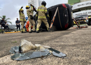Maio Amarelo: ação simula resgate de vítima de acidente de trânsito