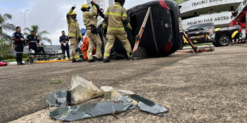 Maio Amarelo: ação simula resgate de vítima de acidente de trânsito