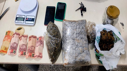 PONTO DE VENDA DE DROGAS É DESARTICULADO PELA PM NO BAIRRO PRESIDENCIAL