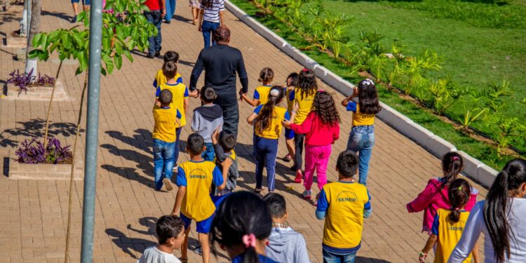 Museu da Estrada de Ferro recebe estudantes do ensino fundamental de Porto Velho