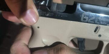1º BATALHAO DA POLICIA MILITAR APREENDE UMA ARMA CAL 9MM E UM VEÍCULO SUSPEITO DE PARTICIPAR DE UM SUPOSTO SEQUESTRO