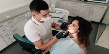 Maio Vermelho: conheça os sintomas e saiba como se prevenir contra o câncer de boca