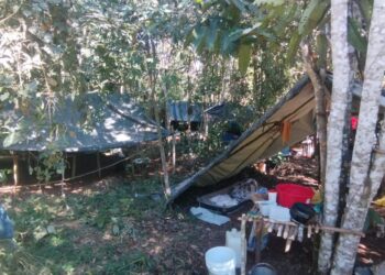 POLÍCIA MILITAR DE RONDÔNIA RETIRA INVASORES DE TERRA EM CHUPINGUAIA