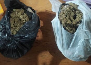 AÇÃO DA POLICIA MILITAR PRENDE MOTOCICLISTA E APREENDE QUASE UM QUILO DE ENTORPECENTE